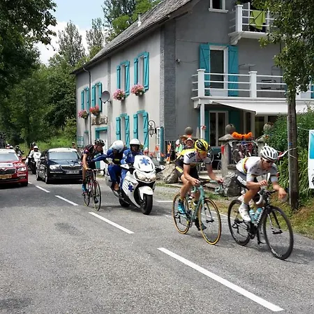 Les Deux Velos D'hotes-table D'hotes Biert