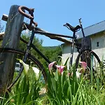 Les Deux Vélos D'hotes-table D'hotes * Biert