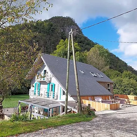 Les Deux Velos D'hotes-table D'hotes Biert