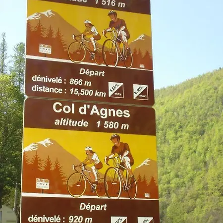 Les Deux Velos D'hotes-table D'hotes Biert