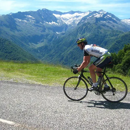 Hotel Les Deux Velos D'hotes-table D'hotes Biert