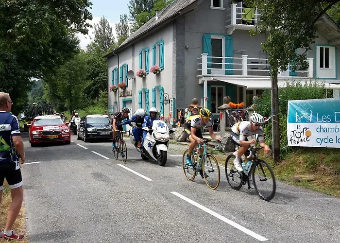 Les Deux Velos D'hotes-table D'hotes Biert